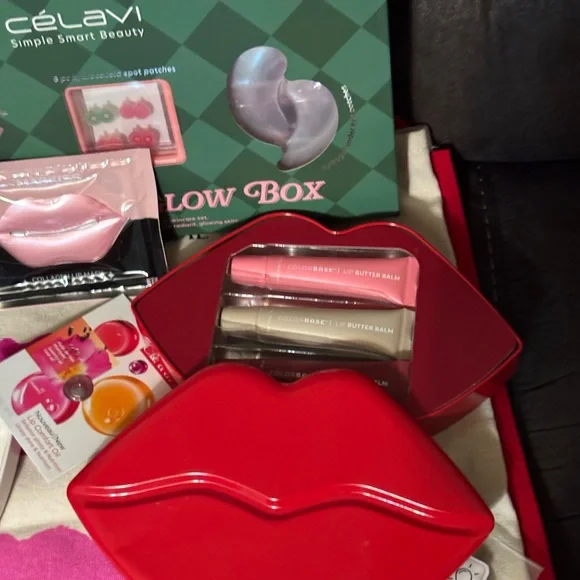 Lancôme Tote Bag with Lip Print and goodies - Picture 6 of 6